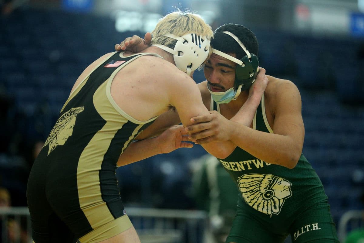 Wantagh's Luke Janosko, left, and Brentwood's Edras Hernandez wrestle during their 172 pound bout at the 2022 NYSPHSAA Wrestling Dual Meet Championships at SRC Arena in Syracuse, N.Y. on Jan. 29, 2022.