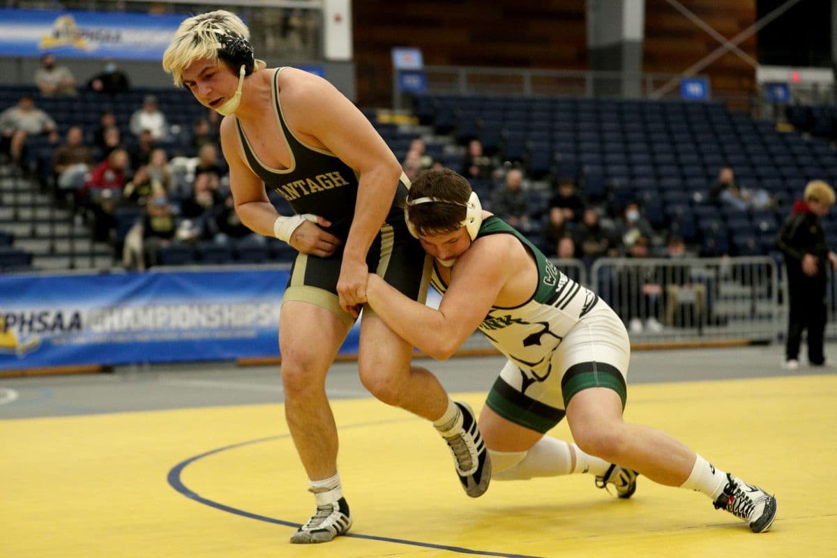 Wantagh's William Balitsos, left, looks to escape Minisink Valley's Ethan Gallo during their 215 pound bout at the 2022 NYSPHSAA Wrestling Dual Meet Championships at SRC Arena in Syracuse, N.Y. on Jan. 29, 2022.