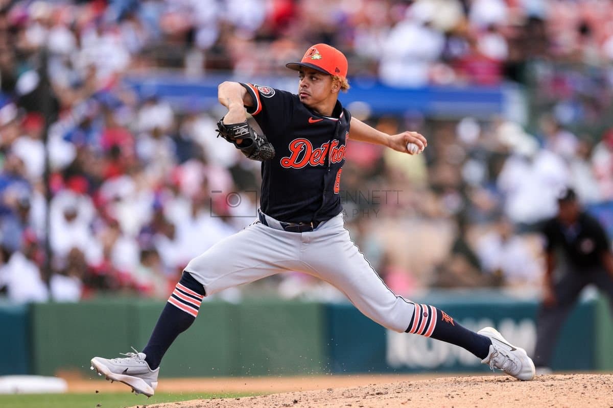 SANTO DOMINGO, DOMINICAN REPUBLIC - MARCH 04: Carlos Peña #80 of the Detroit Tigers pitches during an exhibition game against the Dominican Republic at Estadio Quisqueya on March 04, 2026 in Santo Domingo, Dominican Republic. (Photo by Bryan Bennett/Getty Images)