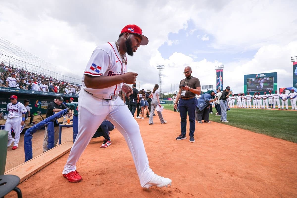 SANTO DOMINGO, DOMINICAN REPUBLIC - MARCH 04: Vladimir Guerrero Jr. #27 of the Dominican Republic is introduced prior to an exhibition game against the Detroit Tigers at Estadio Quisqueya on March 04, 2026 in Santo Domingo, Dominican Republic. (Photo by Bryan Bennett/Getty Images)