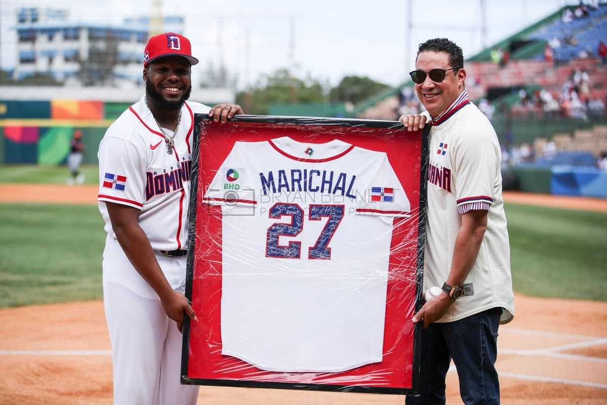 SANTO DOMINGO, DOMINICAN REPUBLIC - MARCH 04: Vladimir Guerrero Jr. #27 of the Dominican Republic and Juan Marichal Jr. are photographed prior to an exhibition game between the Detroit Tigers and the Dominican Republic at Estadio Quisqueya on March 04, 2026 in Santo Domingo, Dominican Republic. (Photo by Bryan Bennett/Getty Images)