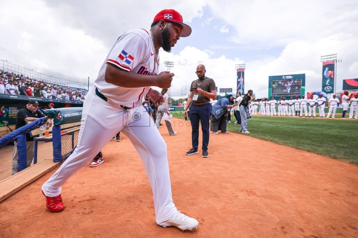 SANTO DOMINGO, DOMINICAN REPUBLIC - MARCH 04: Vladimir Guerrero Jr. #27 of the Dominican Republic is introduced prior to an exhibition game against the Detroit Tigers at Estadio Quisqueya on March 04, 2026 in Santo Domingo, Dominican Republic. (Photo by Bryan Bennett/Getty Images)