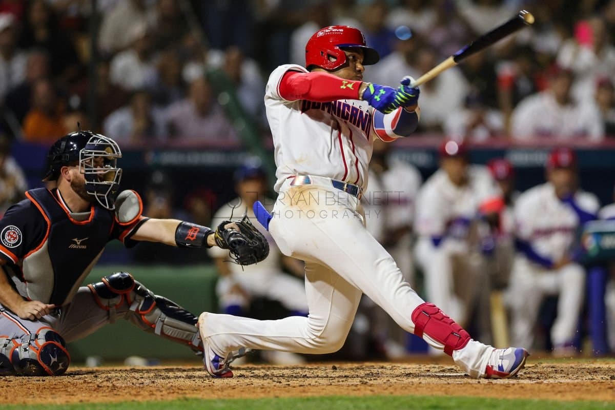 SANTO DOMINGO, DOMINICAN REPUBLIC - MARCH 03: Juan Soto #22 of the Dominican Republic hits a home run during the fourth inning of an exhibition game against the Detroit Tigers at Estadio Quisqueya on March 03, 2026 in Santo Domingo, Dominican Republic. (Photo by Bryan Bennett/Getty Images)