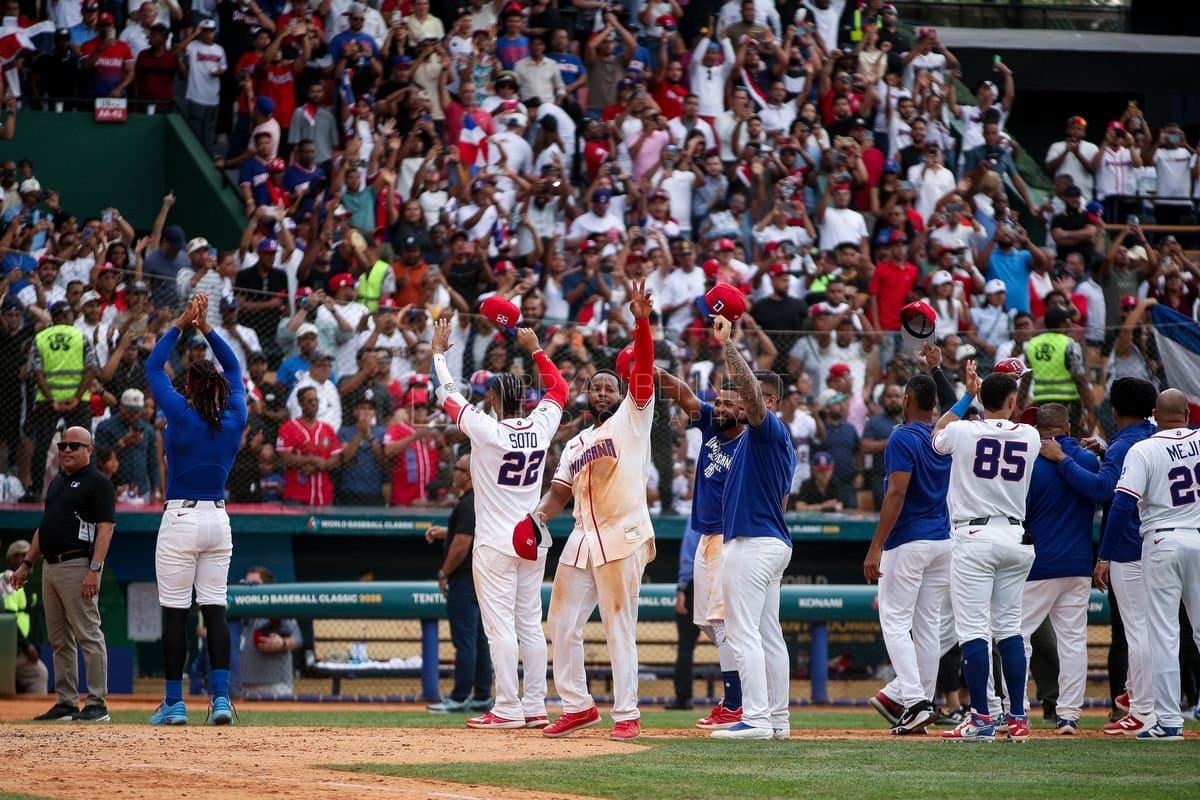 SANTO DOMINGO, DOMINICAN REPUBLIC - MARCH 04: Vladimir Guerrero Jr. #27 of the Dominican Republic waves to fans after an exhibition game against the Detroit Tigers at Estadio Quisqueya on March 04, 2026 in Santo Domingo, Dominican Republic. (Photo by Bryan M. Bennett/Getty Images)