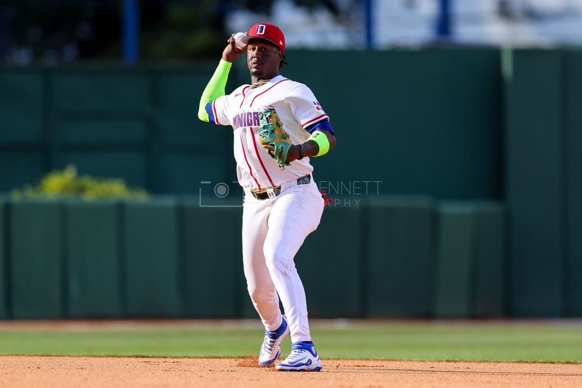 SANTO DOMINGO, DOMINICAN REPUBLIC - MARCH 04: Geraldo Perdomo #2 of the Dominican Republic throws a ball during an exhibition game against the Detroit Tigers at Estadio Quisqueya on March 04, 2026 in Santo Domingo, Dominican Republic. (Photo by Bryan Bennett/Getty Images)