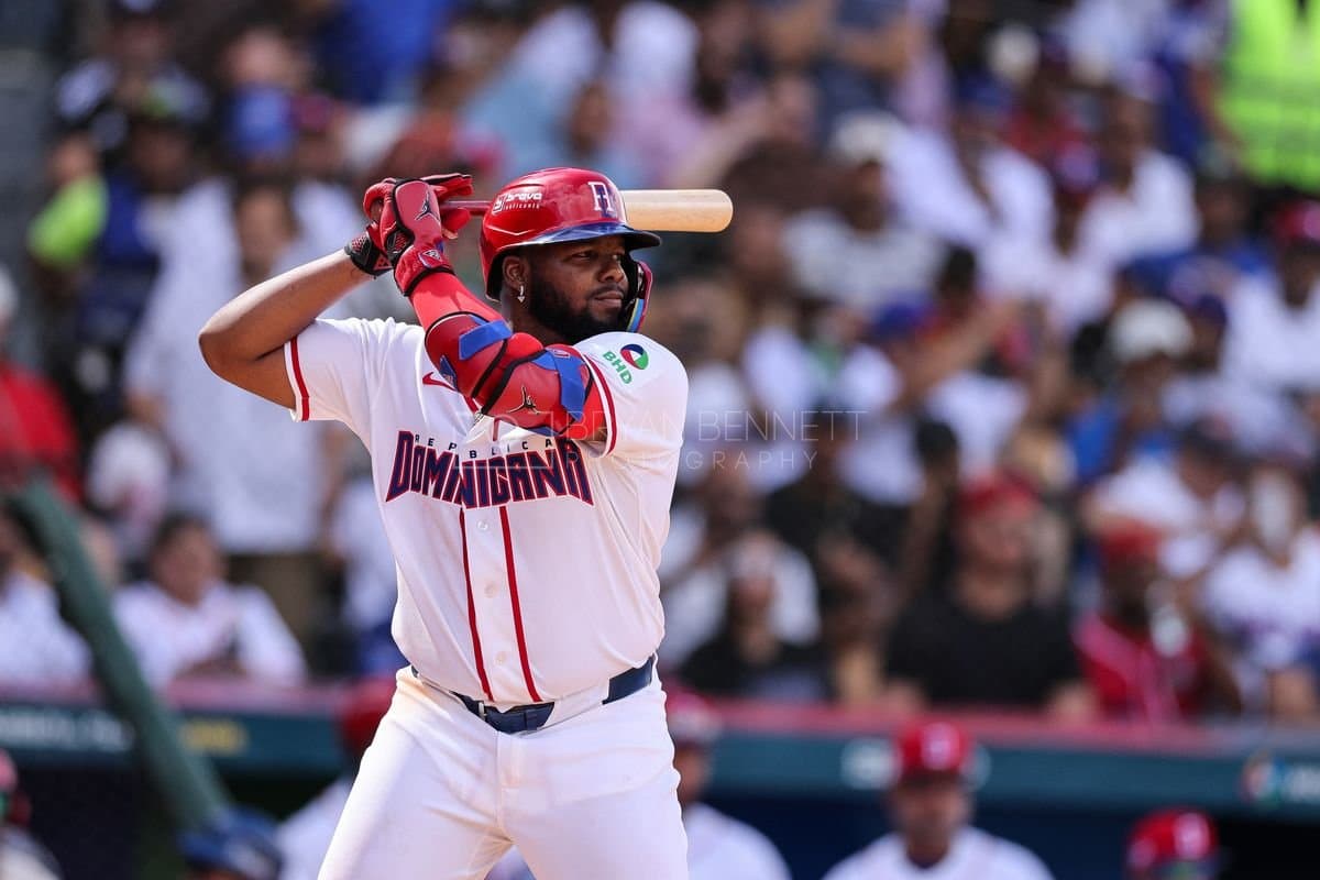 SANTO DOMINGO, DOMINICAN REPUBLIC - MARCH 04: Vladimir Guerrero Jr. #27 of the Dominican Republic bats during an exhibition game against the Detroit Tigers at Estadio Quisqueya on March 04, 2026 in Santo Domingo, Dominican Republic. (Photo by Bryan Bennett/Getty Images)