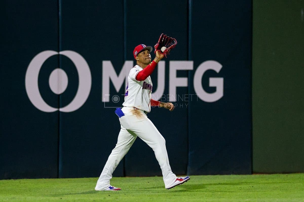 SANTO DOMINGO, DOMINICAN REPUBLIC - MARCH 03: Juan Soto #22 of the Dominican Republic catches a ball during the first inning against the Detroit Tigers at Estadio Quisqueya on March 03, 2026 in Santo Domingo, Dominican Republic. (Photo by Bryan M. Bennett/Getty Images)
