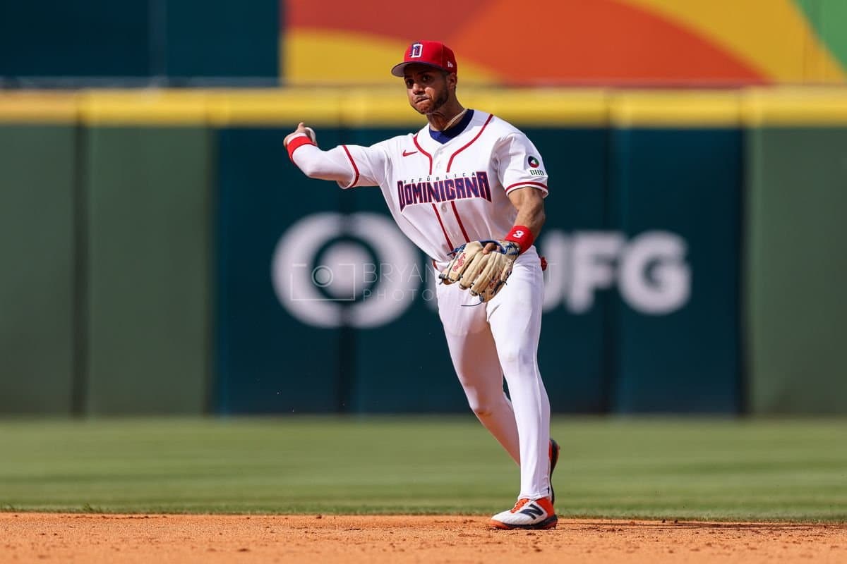 SANTO DOMINGO, DOMINICAN REPUBLIC - MARCH 04: Jeremy Peña #1 of the Dominican Republic throws a ball during an exhibition game against the Detroit Tigers at Estadio Quisqueya on March 04, 2026 in Santo Domingo, Dominican Republic. (Photo by Bryan Bennett/Getty Images)