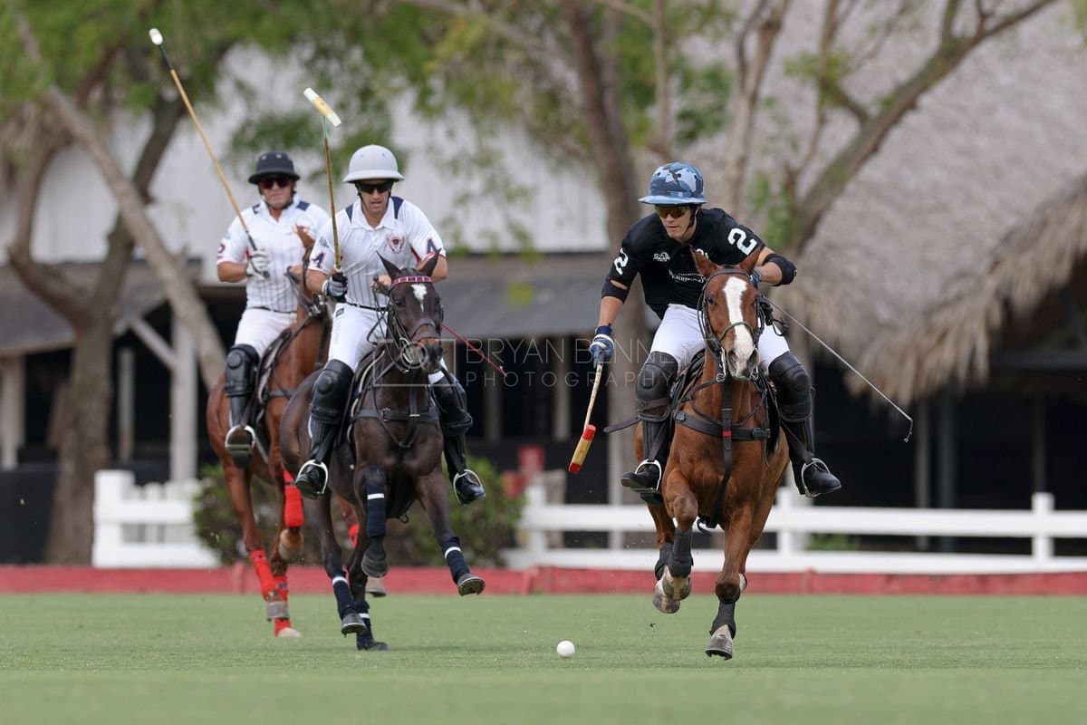 Lechuza Caracas and La Romanza 3J play polo during the Copa Britanica at Casa de Campo in La Romana, La Romana, Dominican Republic on March 1, 2026. (Photos by Bryan Bennett)