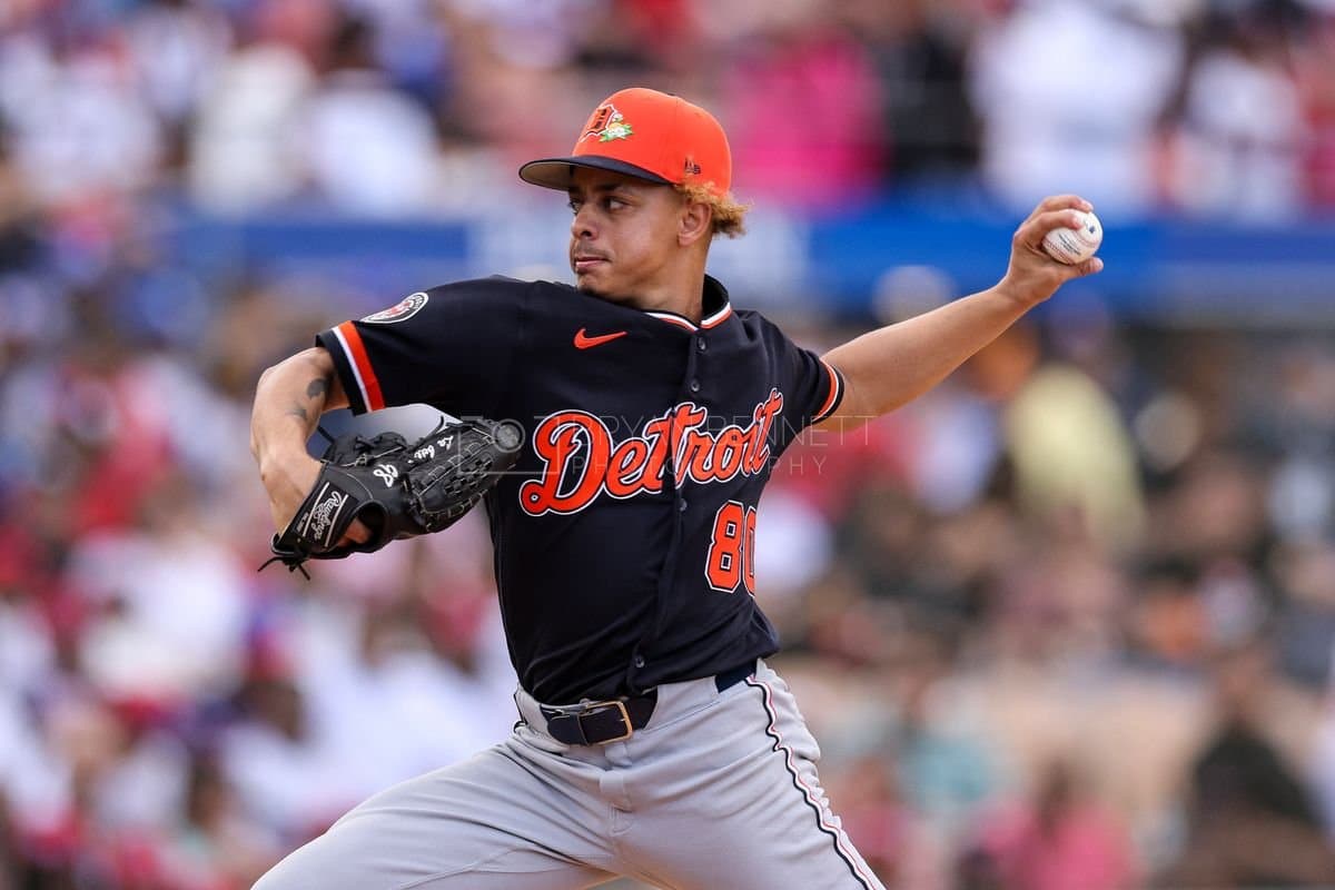 SANTO DOMINGO, DOMINICAN REPUBLIC - MARCH 04: Carlos Peña #80 of the Detroit Tigers pitches during an exhibition game against the Dominican Republic at Estadio Quisqueya on March 04, 2026 in Santo Domingo, Dominican Republic. (Photo by Bryan Bennett/Getty Images)