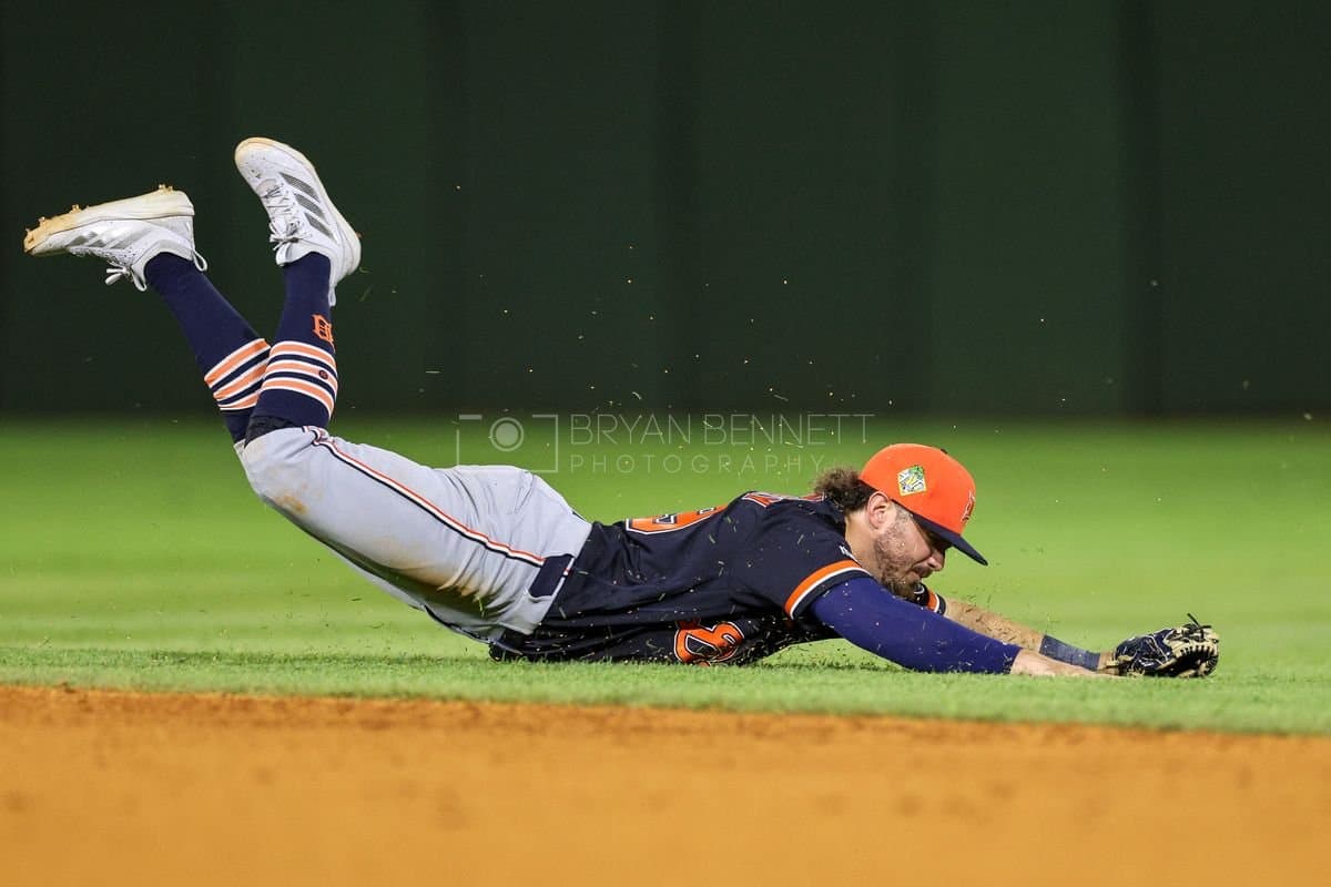 SANTO DOMINGO, DOMINICAN REPUBLIC - MARCH 03: Zach McKinstry #39 of the Detroit Tigers dives for a ball during the fourth inning against the Dominican Republic at Estadio Quisqueya on March 03, 2026 in Santo Domingo, Dominican Republic. (Photo by Bryan M. Bennett/Getty Images)