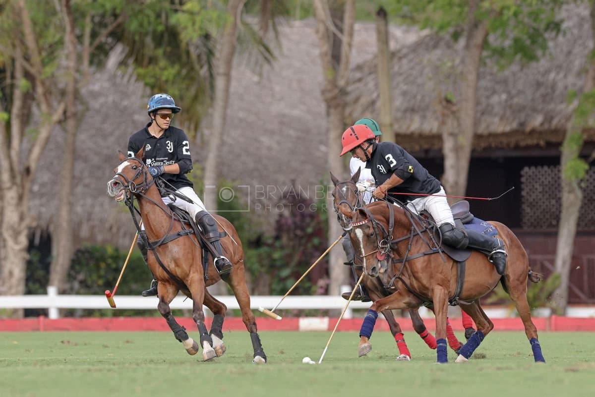 Lechuza Caracas and La Romanza 3J play polo during the Copa Britanica at Casa de Campo in La Romana, La Romana, Dominican Republic on March 1, 2026. (Photos by Bryan Bennett)