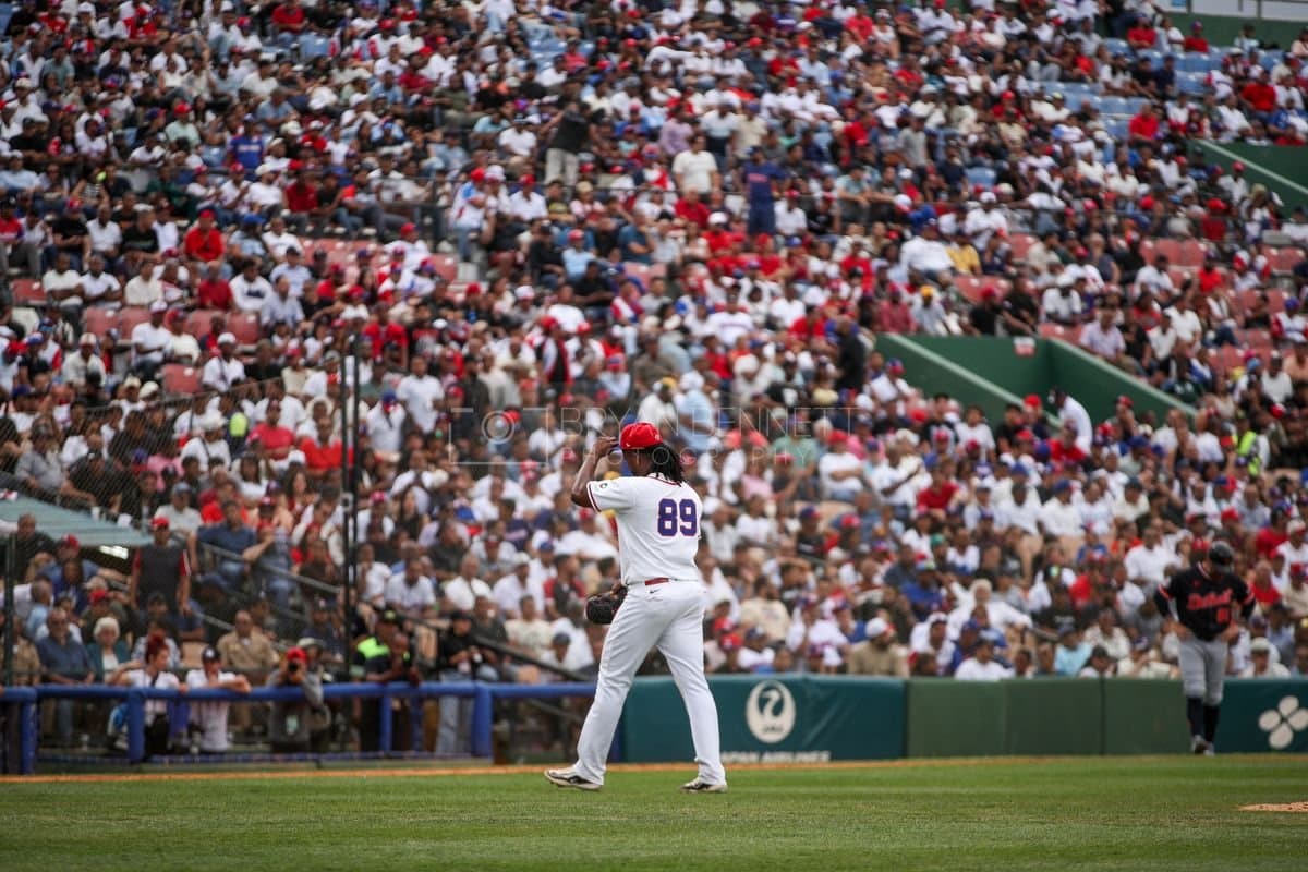 SANTO DOMINGO, DOMINICAN REPUBLIC - MARCH 04: Oscar De La Cruz #89 of the Dominican Republic walks off the field during an exhibition game against the Detroit Tigers at Estadio Quisqueya on March 04, 2026 in Santo Domingo, Dominican Republic. (Photo by Bryan Bennett/Getty Images)