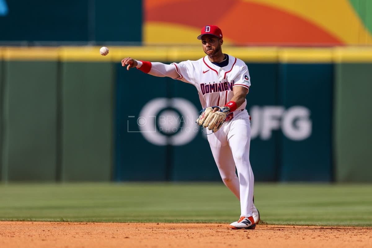 SANTO DOMINGO, DOMINICAN REPUBLIC - MARCH 04: Jeremy Peña #1 of the Dominican Republic throws a ball during an exhibition game against the Detroit Tigers at Estadio Quisqueya on March 04, 2026 in Santo Domingo, Dominican Republic. (Photo by Bryan Bennett/Getty Images)