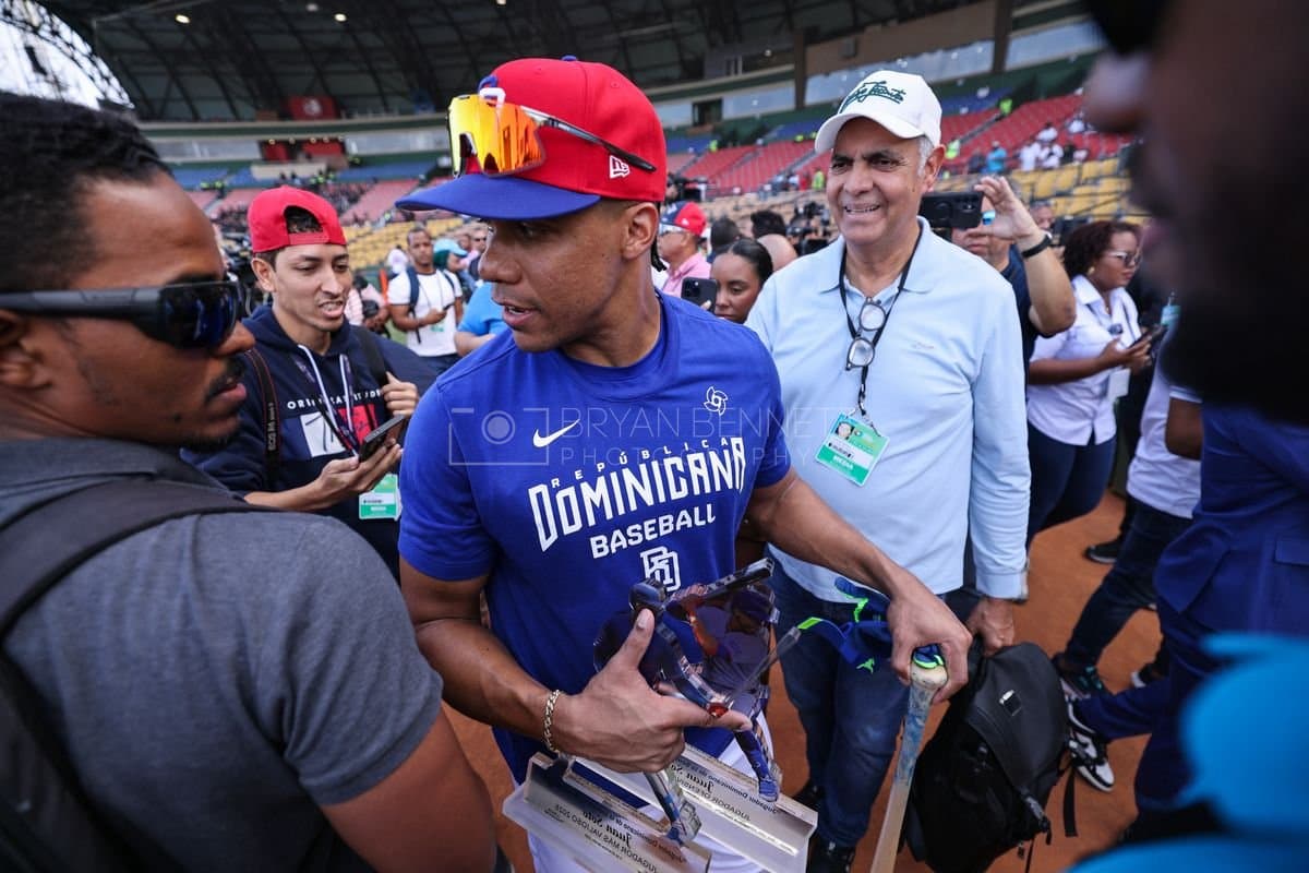 SANTO DOMINGO, DOMINICAN REPUBLIC - MARCH 03: Juan Soto #22 of the Dominican Republic is interviewed by media prior to an exhibition game against the Detroit Tigers at Estadio Quisqueya on March 03, 2026 in Santo Domingo, Dominican Republic. (Photo by Bryan Bennett/Getty Images)