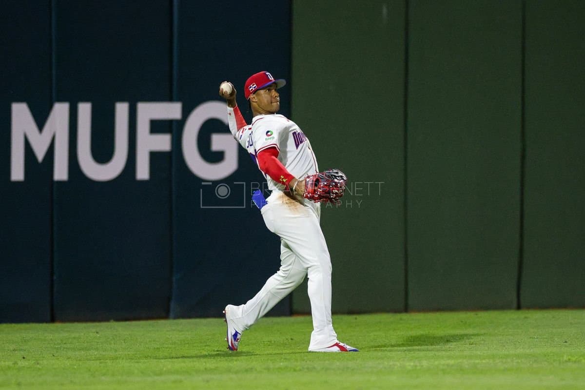 SANTO DOMINGO, DOMINICAN REPUBLIC - MARCH 03: Juan Soto #22 of the Dominican Republic throws a ball during an exhibition game against the Detroit Tigers at Estadio Quisqueya on March 03, 2026 in Santo Domingo, Dominican Republic. (Photo by Bryan Bennett/Getty Images)