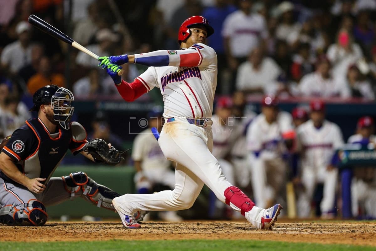 SANTO DOMINGO, DOMINICAN REPUBLIC - MARCH 03: Juan Soto #22 of the Dominican Republic hits a home run during the fourth inning against the Detroit Tigers at Estadio Quisqueya on March 03, 2026 in Santo Domingo, Dominican Republic. (Photo by Bryan M. Bennett/Getty Images)