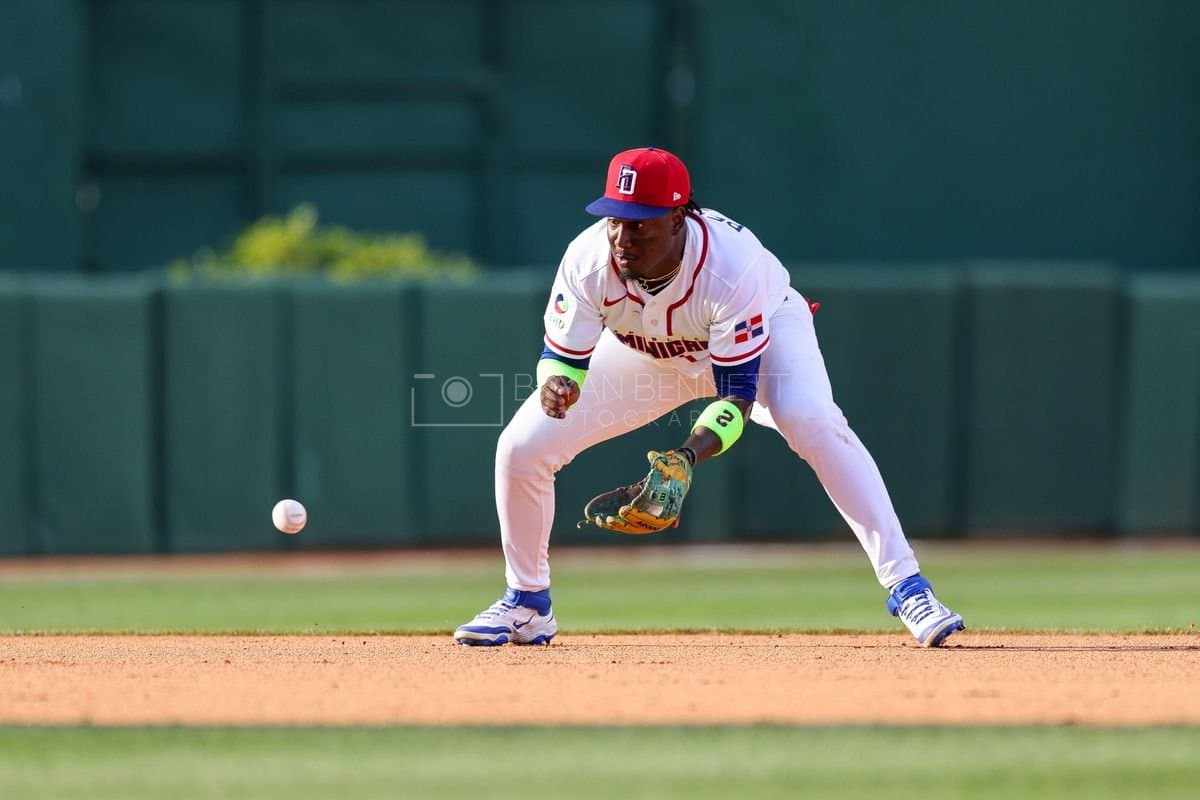 SANTO DOMINGO, DOMINICAN REPUBLIC - MARCH 04: Geraldo Perdomo #2 of the Dominican Republic fields a ball during an exhibition game against the Detroit Tigers at Estadio Quisqueya on March 04, 2026 in Santo Domingo, Dominican Republic. (Photo by Bryan Bennett/Getty Images)