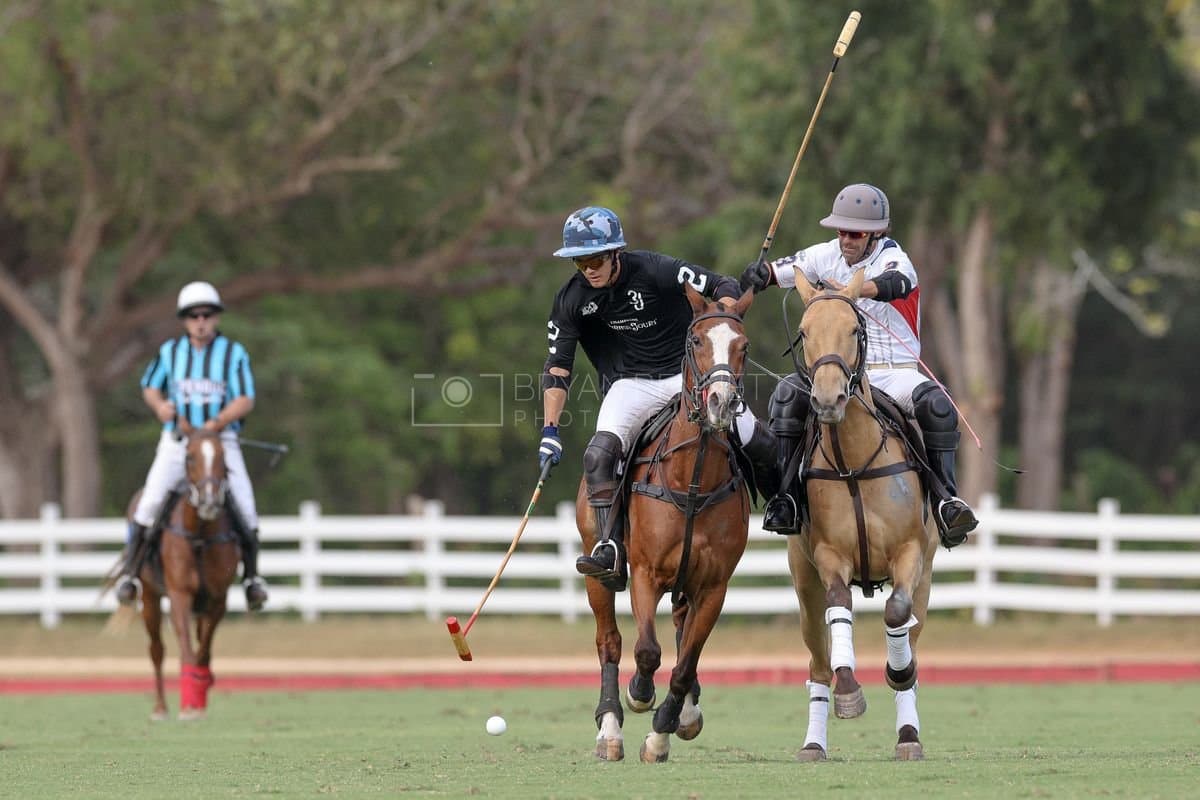 Lechuza Caracas and La Romanza 3J play polo during the Copa Britanica at Casa de Campo in La Romana, La Romana, Dominican Republic on March 1, 2026. (Photos by Bryan Bennett)